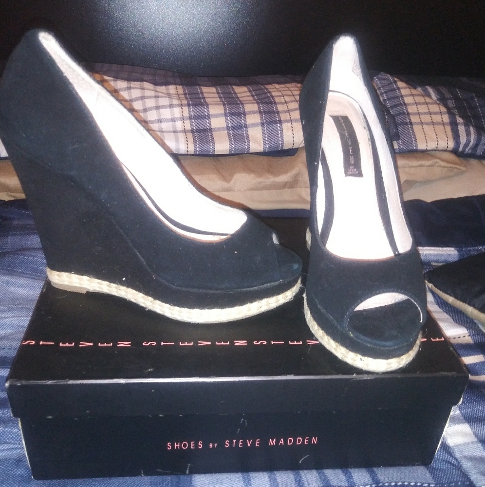 Black Wedges